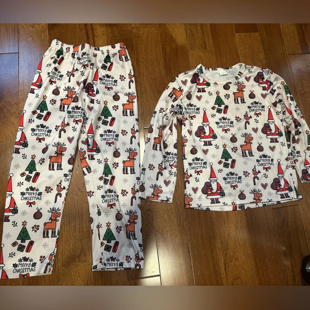 Kids Holiday Pajama Set Size 5T Cream Christmas Print Long Sleeve PJs